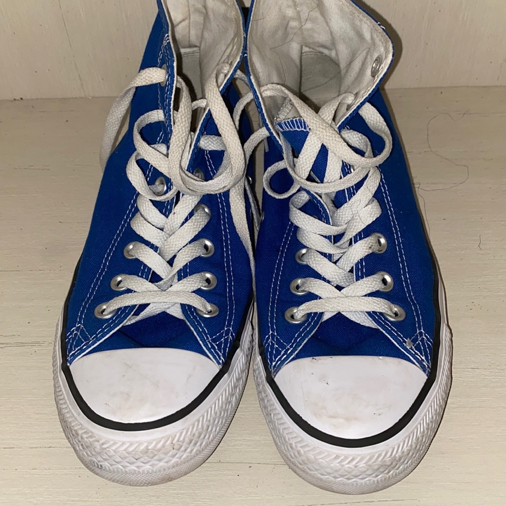 Barely worn chuck taylor sneakers